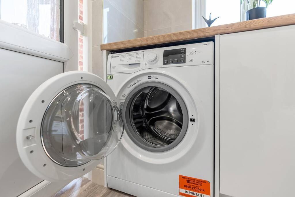 4 Bedroom Pitchford ノリッチ エクステリア 写真
