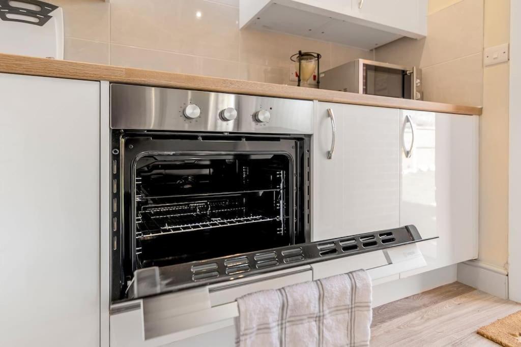 4 Bedroom Pitchford ノリッチ エクステリア 写真